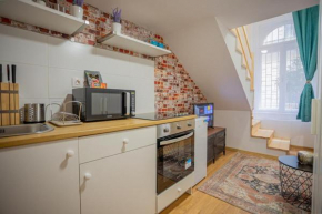 Cosy gallery flat in Akacfa st.